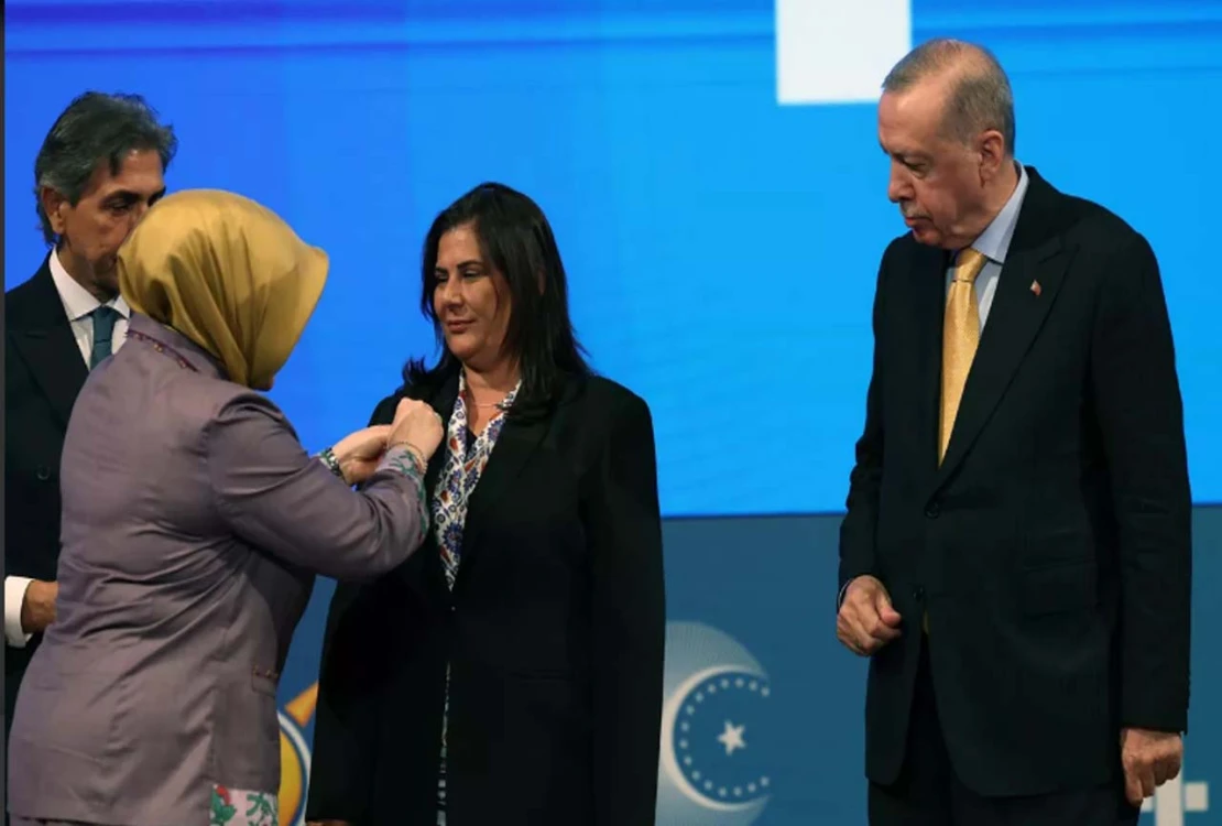 “Yolsuzluk Kraliçesi”ne AKP rozetini neden Erdoğan takmadı?