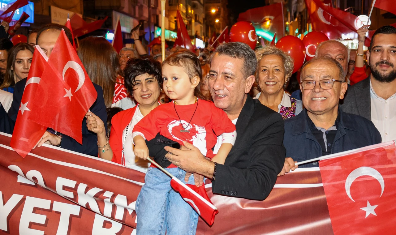 Efeler halkı Cumhuriyet Yürüyüşünde buluştu…